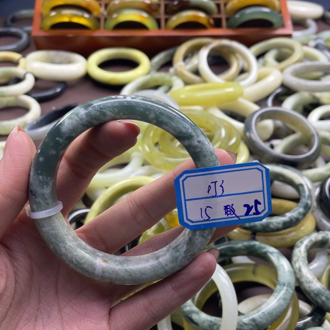 叮****蛇纹石玉未镶嵌手镯
