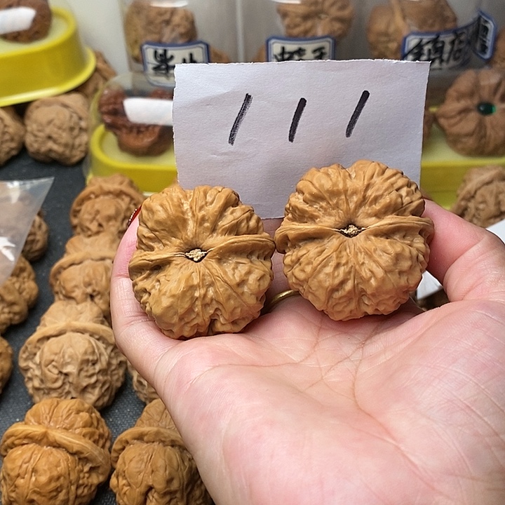 N***核桃蛤蟆的眼睛是真的好看