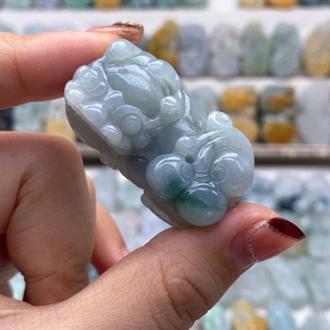 翡翠吊坠(赠链)未镶嵌