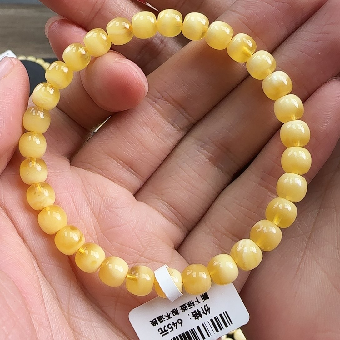 淡***鱼琥珀未镶嵌珠宝奇石