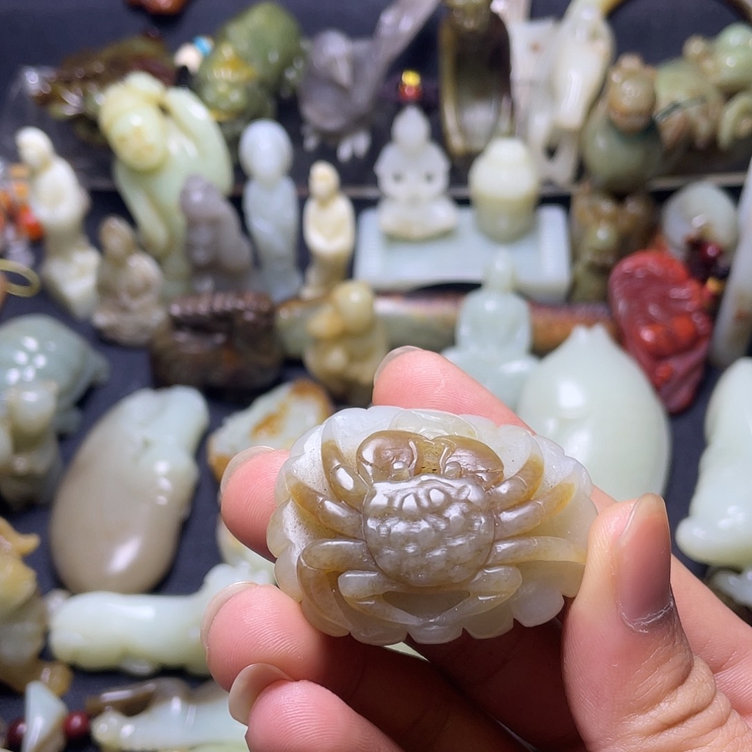 何***仙和田玉（糖玉）未镶嵌颈饰