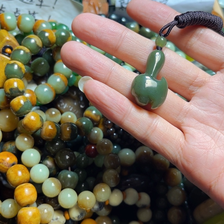 岫岩河磨玉（透闪石质玉）手链未镶嵌