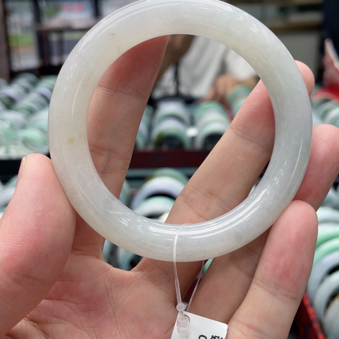 翡翠手镯未镶嵌手镯