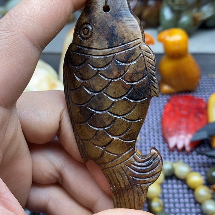 未镶嵌蛇纹石玉颈饰