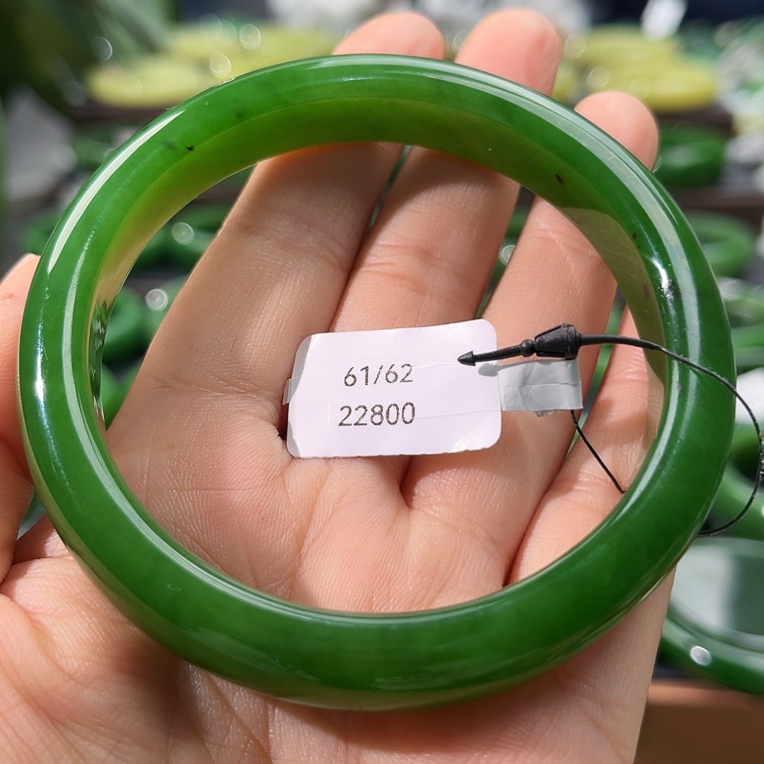 和田玉（碧玉）未镶嵌手镯