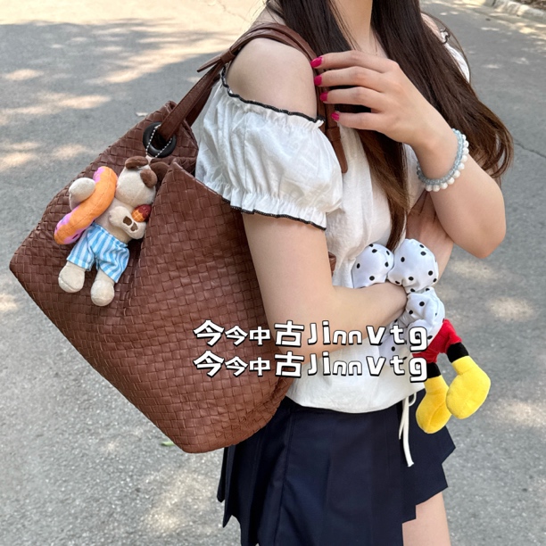 95新 BOTTEGA VENETA/葆蝶家 棕色编织双桥单肩包 063945