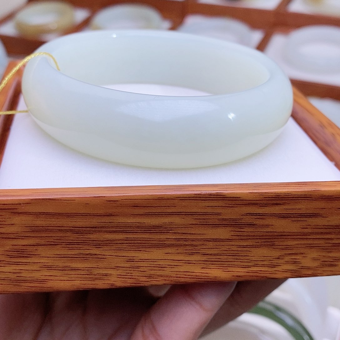 和田玉手镯未镶嵌61.6