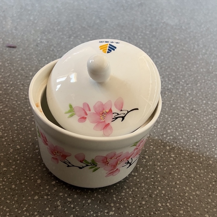 瓷片其它陶瓷炖盅一个陶瓷