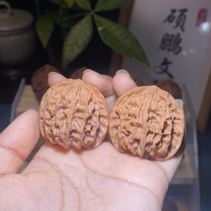 文玩核桃吊坠苹果园