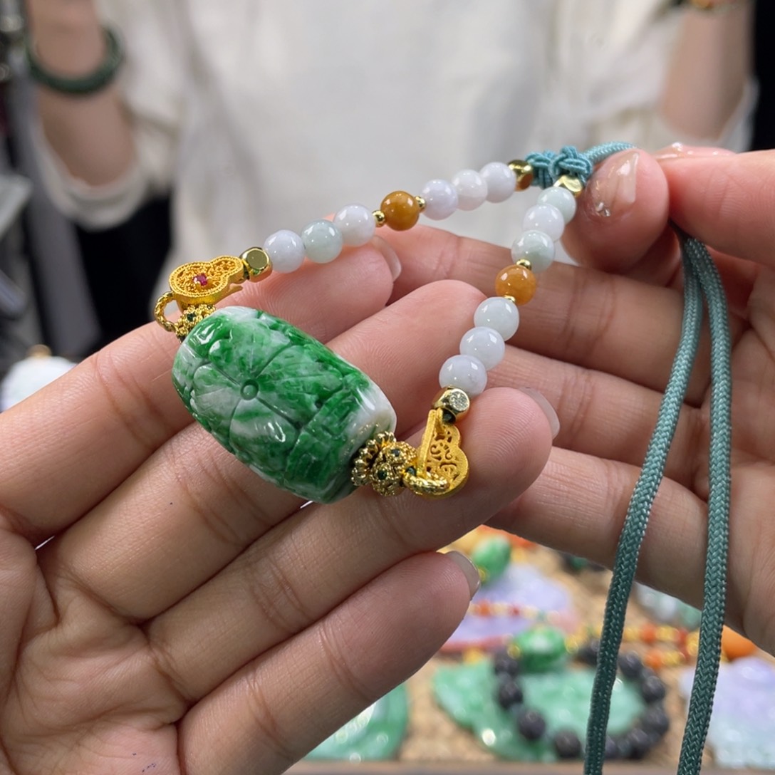 翡翠颈饰未镶嵌代编织