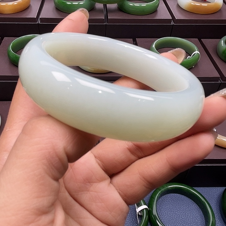 和田玉未镶嵌手镯