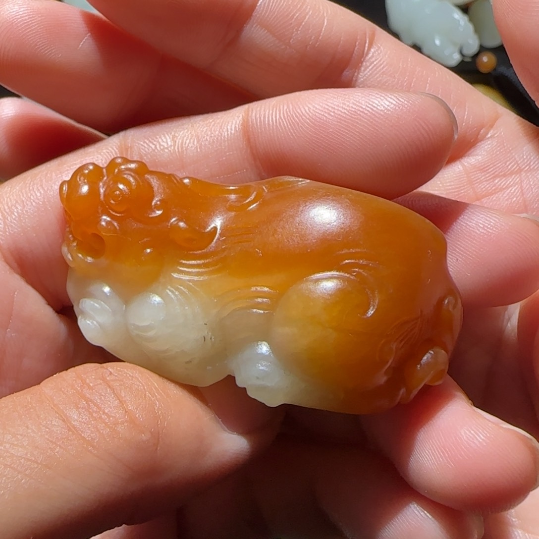 和田玉未镶嵌颈饰君*。