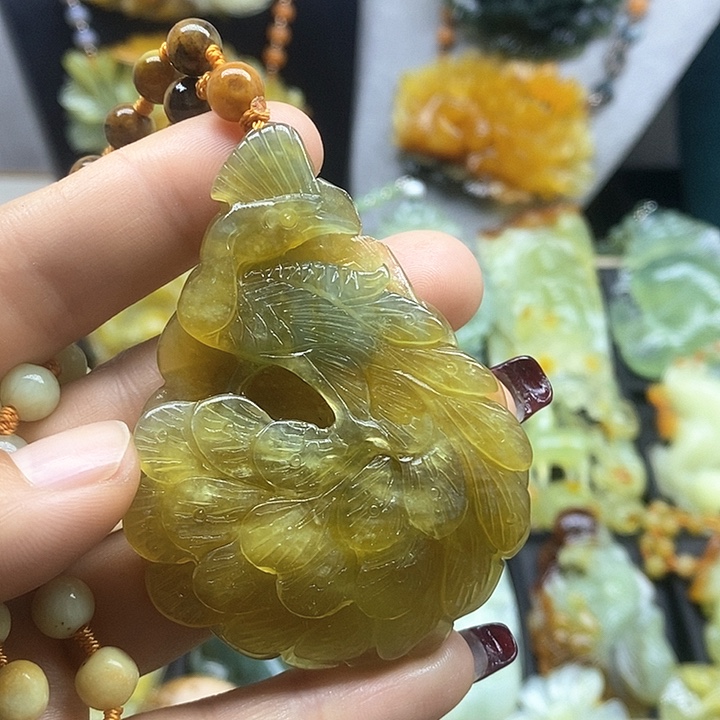 蛇纹石玉挂件未镶嵌