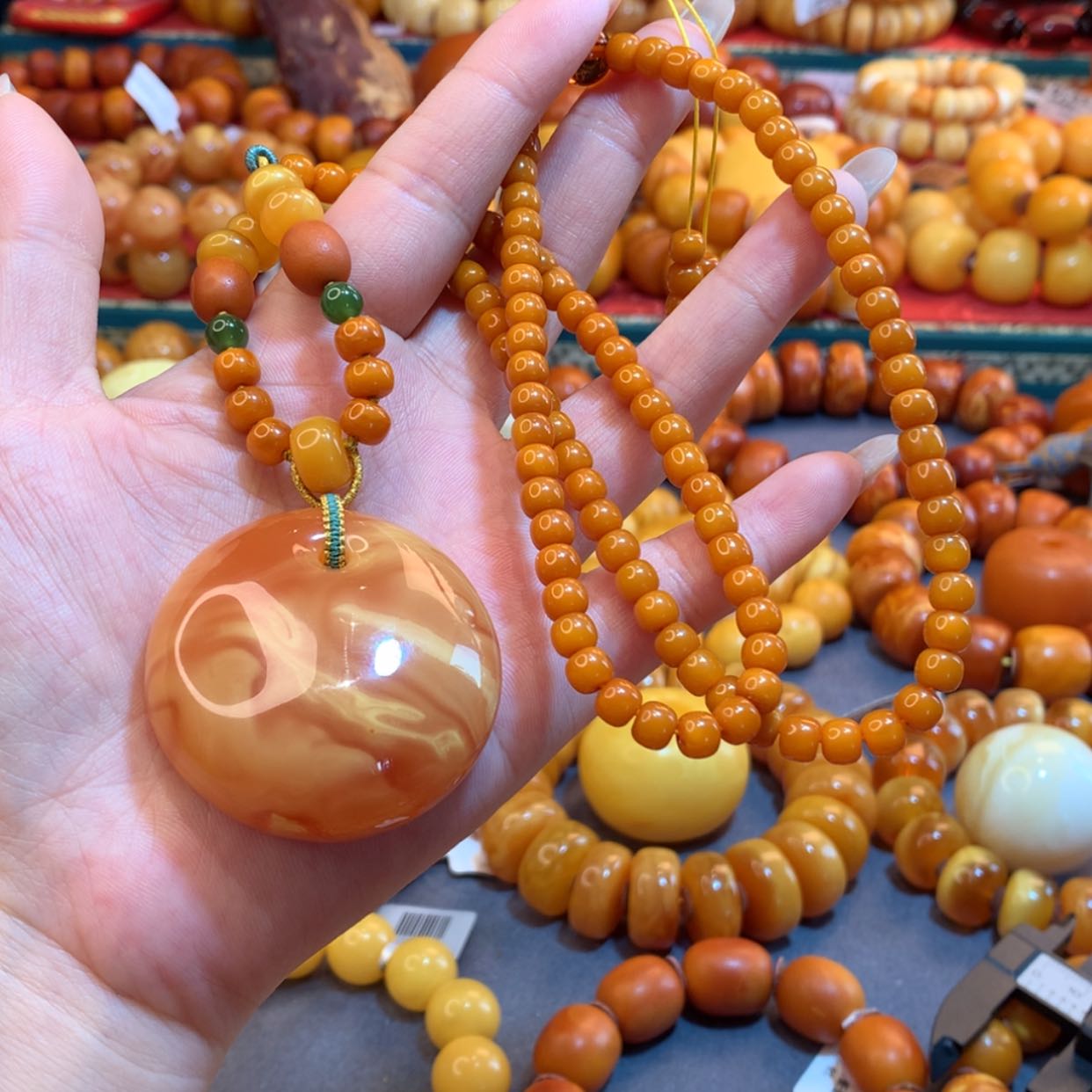 【闪购商品】蜜蜡吊坠(赠链)未镶嵌娜*