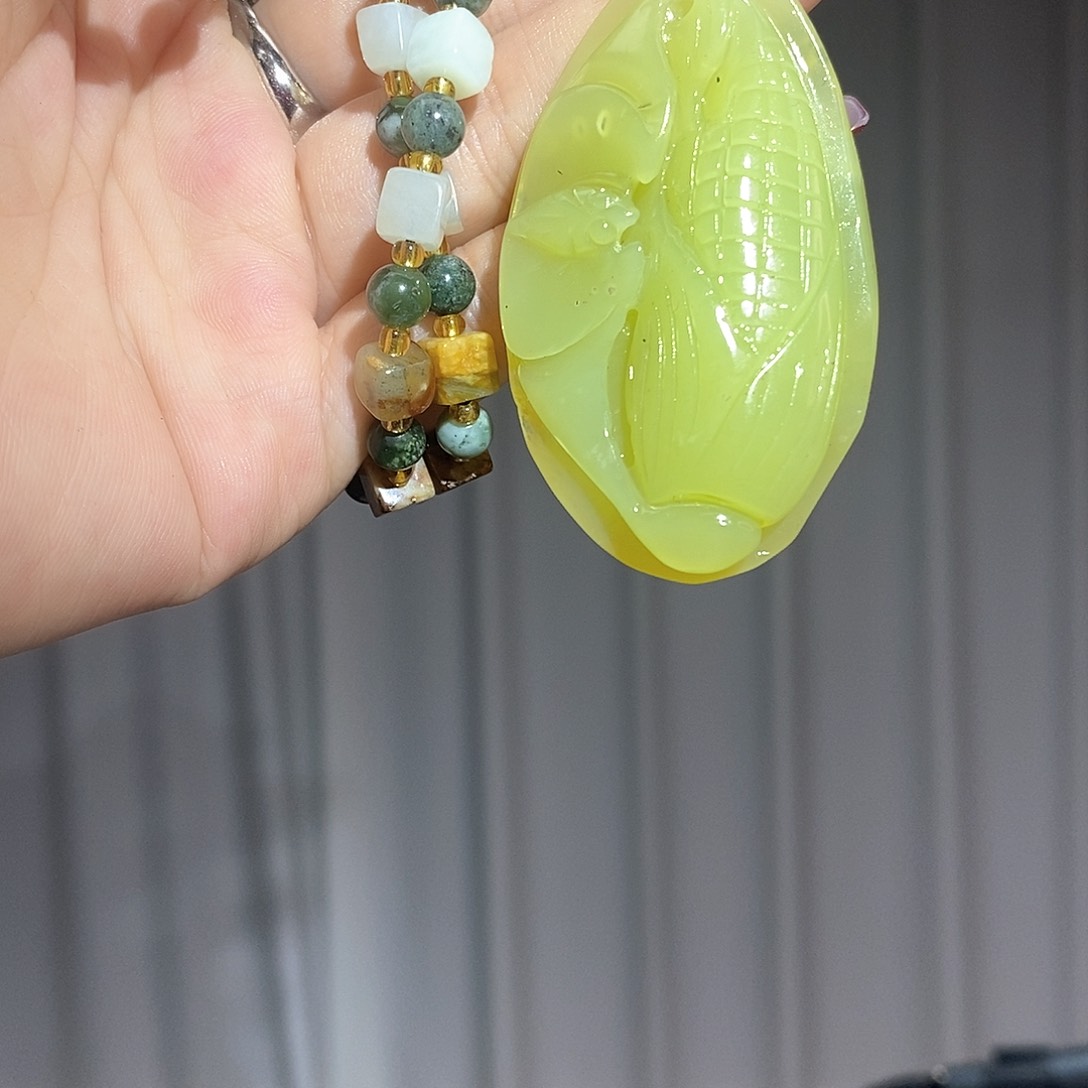 蛇纹石玉颈饰未镶嵌