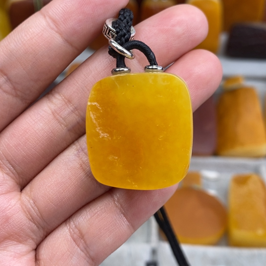 琥珀吊坠(赠链)未镶嵌