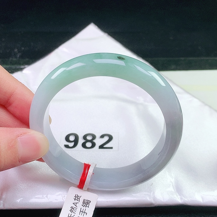 未镶嵌手镯翡翠982