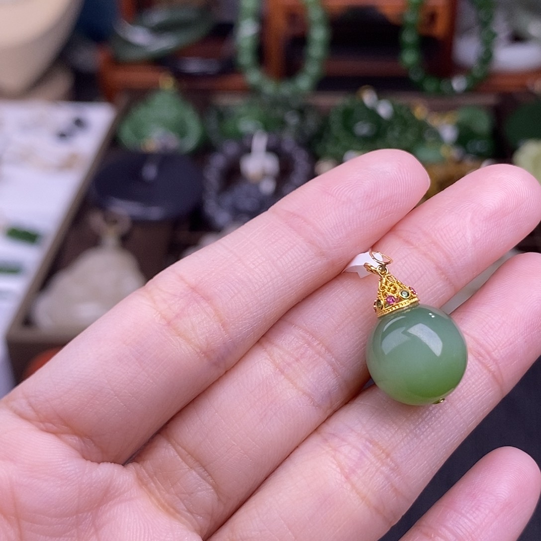 和田玉碧玉18.K金猫眼圆珠清货价吊坠未镶嵌