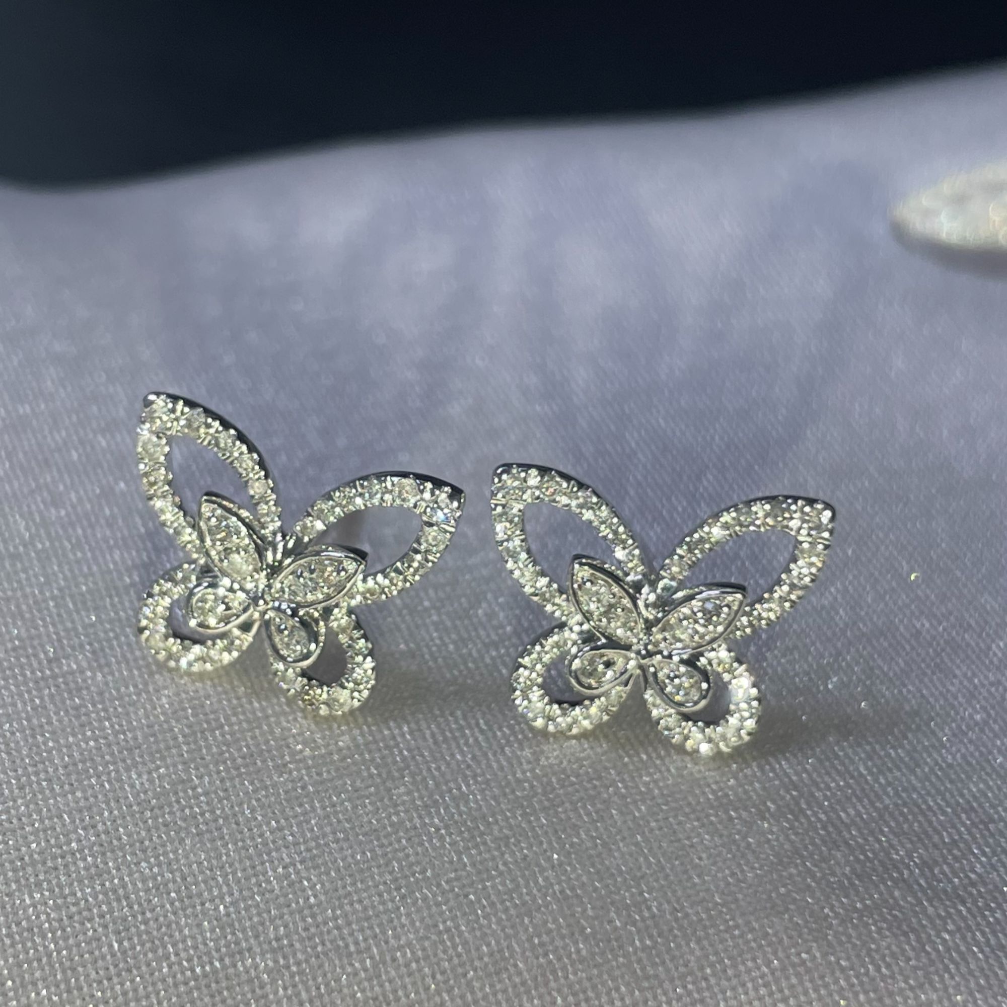PT950 大蝴蝶耳钉钻石   多样性发一对