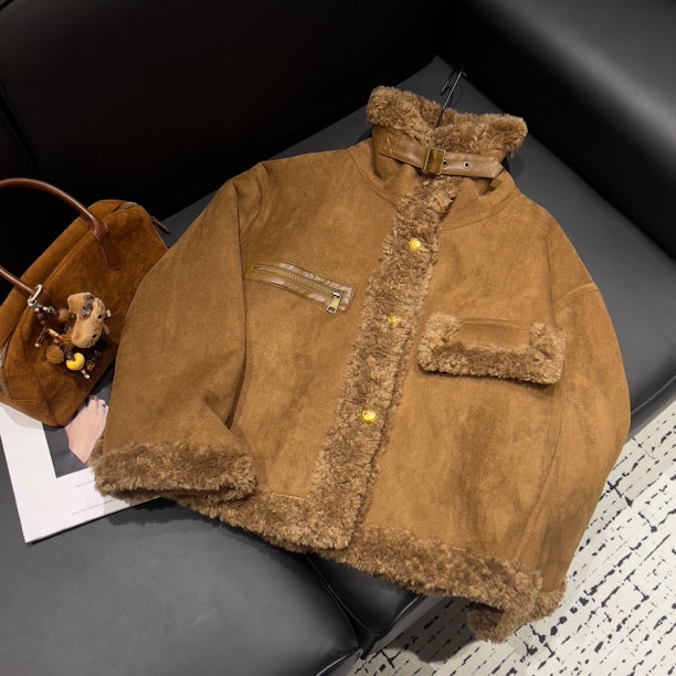 KW【赫拉千金】南油新款盘扣翻领加厚麂皮绒保暖宽松显瘦外套