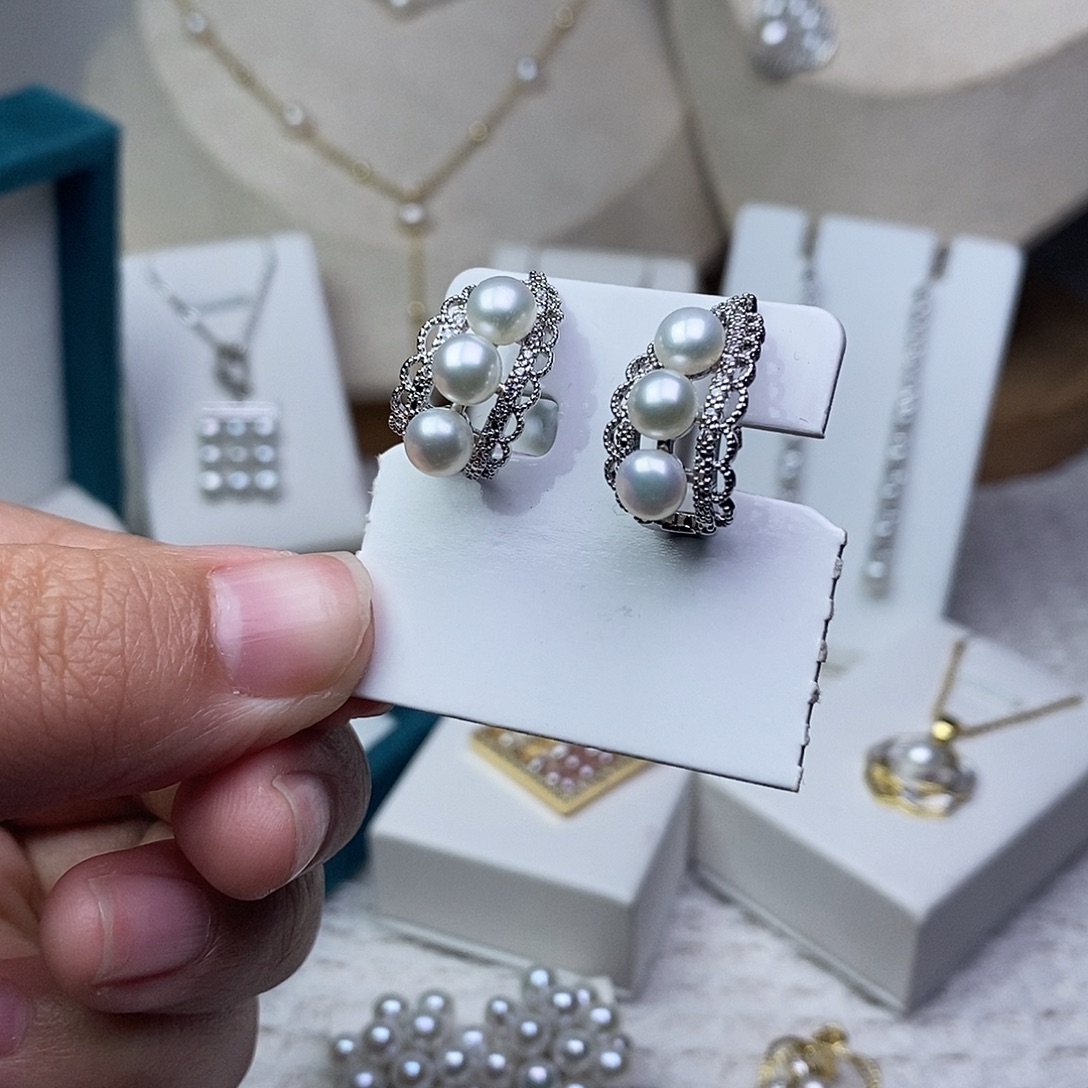 淡水珍珠银S925镶嵌耳饰