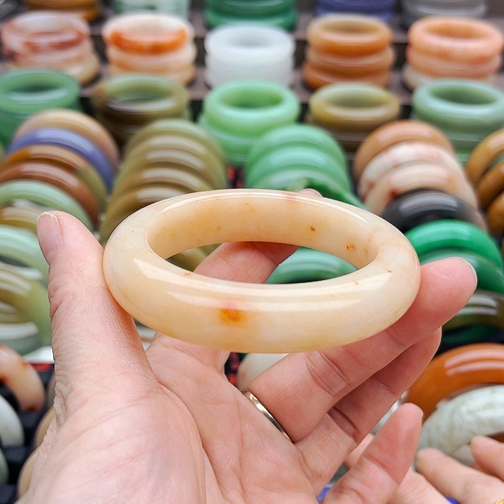 未镶嵌手镯（圆镯）石英质玉