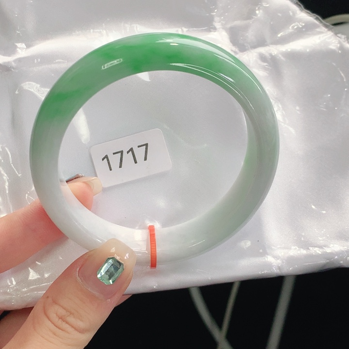 翡翠手镯未镶嵌八*天然翡翠手镯01