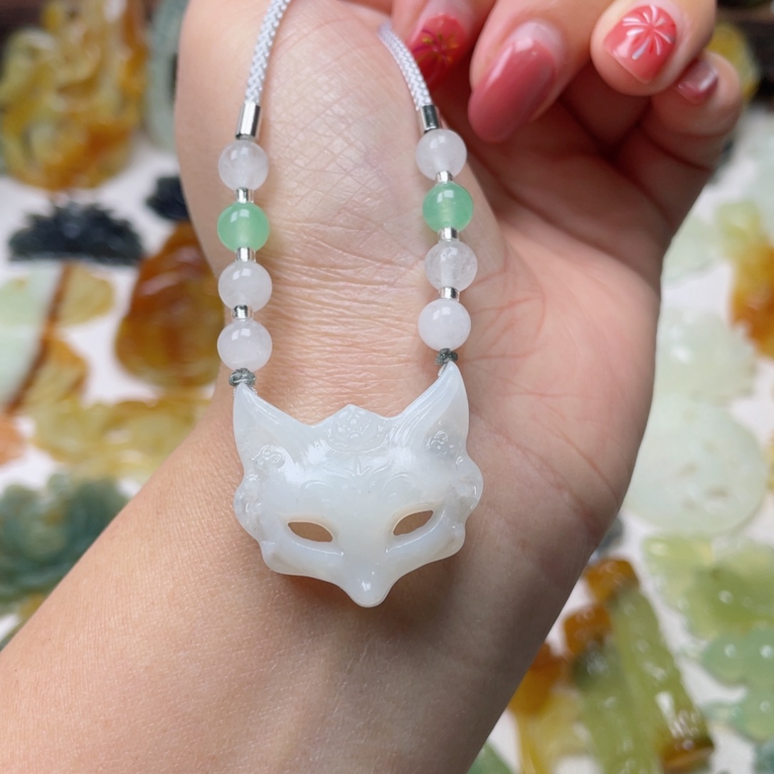 蛇纹石玉颈饰未镶嵌