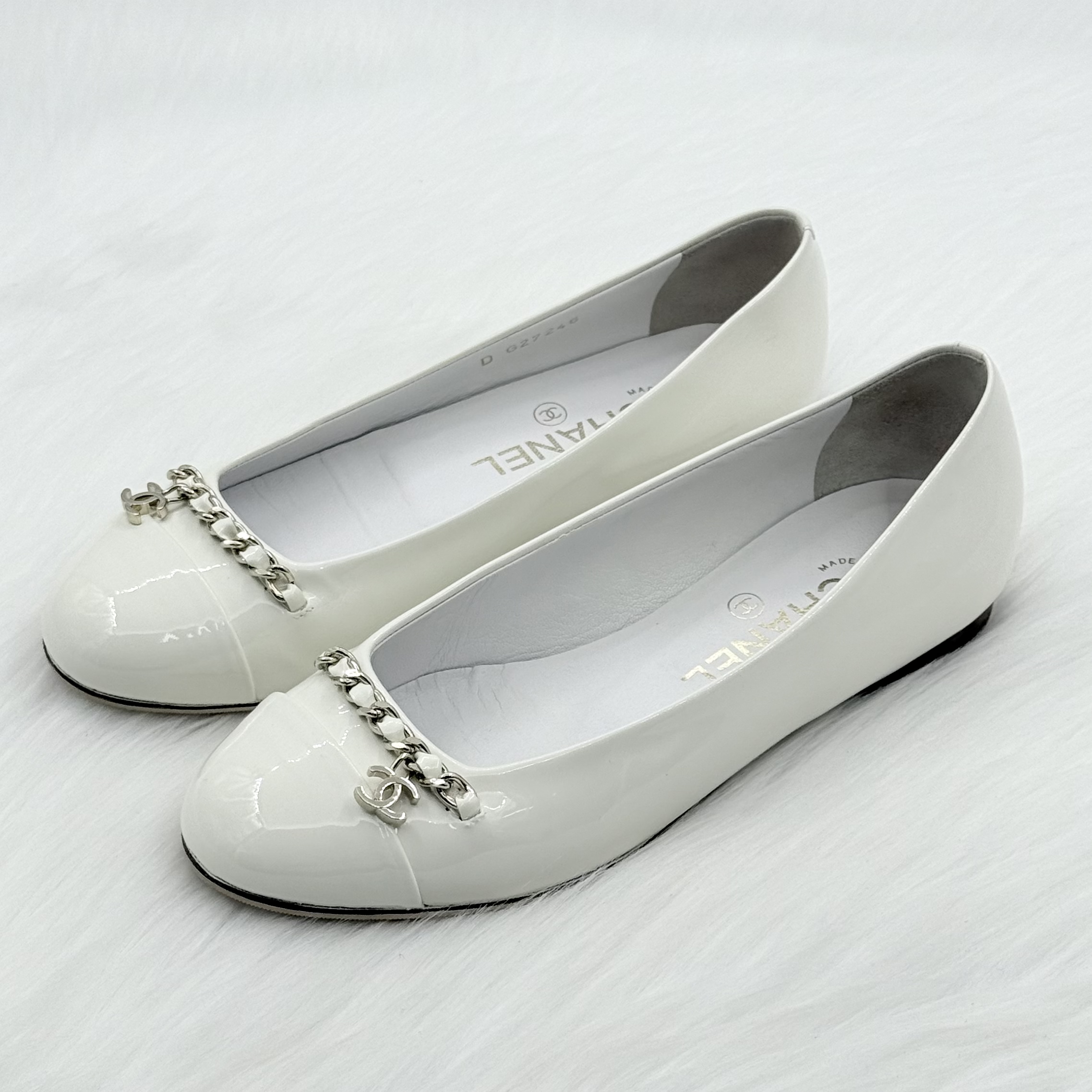 95新 Chanel/香奈儿 米白皮穿链饰扣单鞋 36.5码 公价9.8k c0622