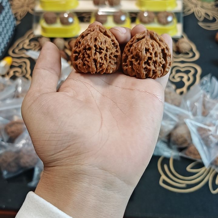 文玩核桃吊坠三角疆