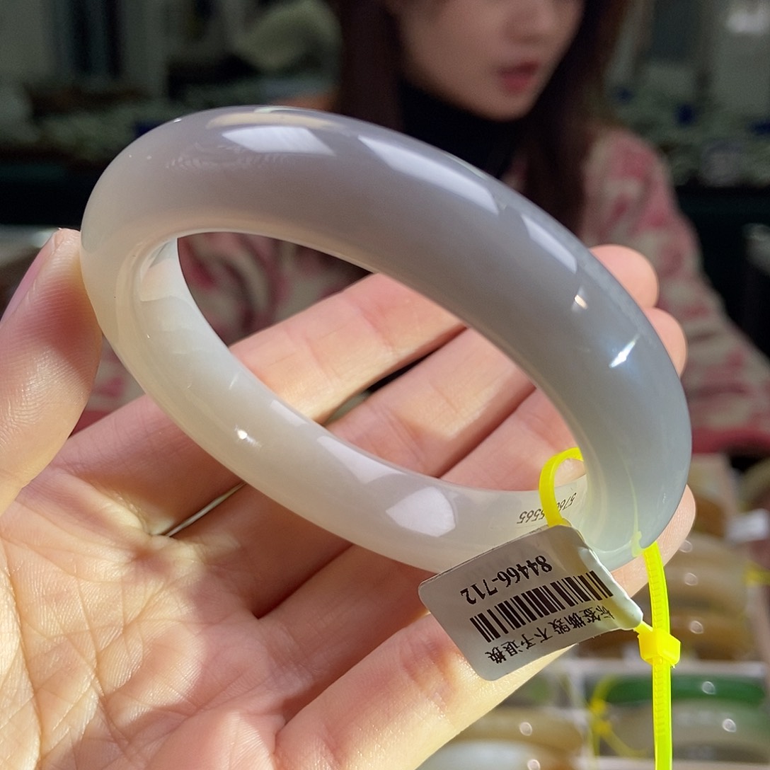 和田玉手镯未镶嵌55.6