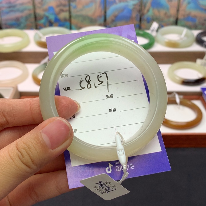 和田玉手镯未镶嵌流*