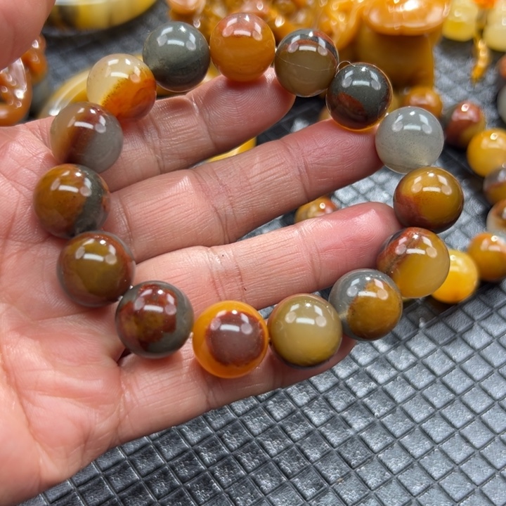 石英质玉（黄龙玉）颈饰未镶嵌