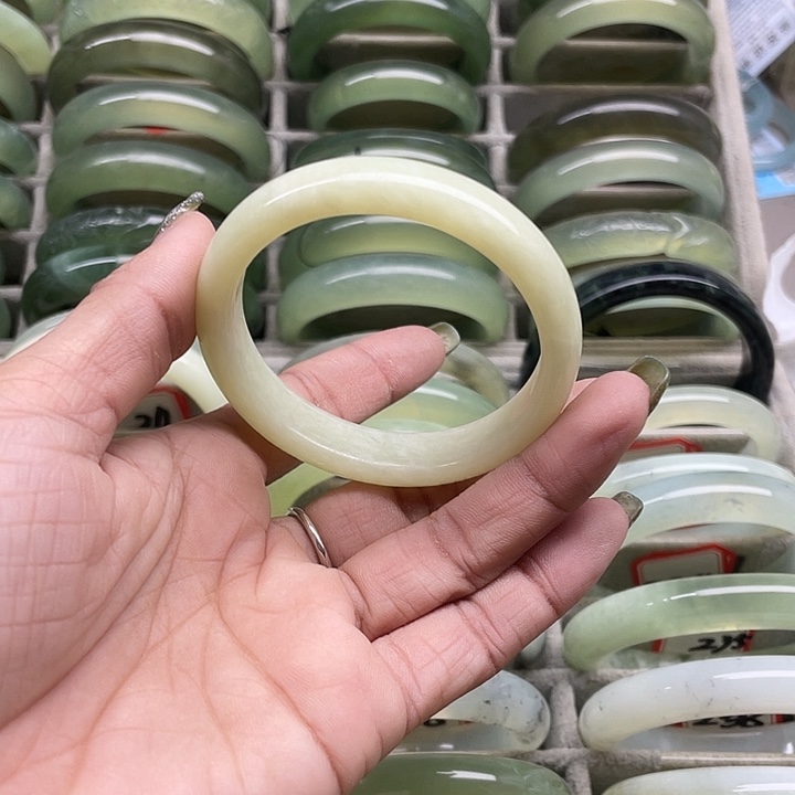 蛇纹石玉未镶嵌手镯239