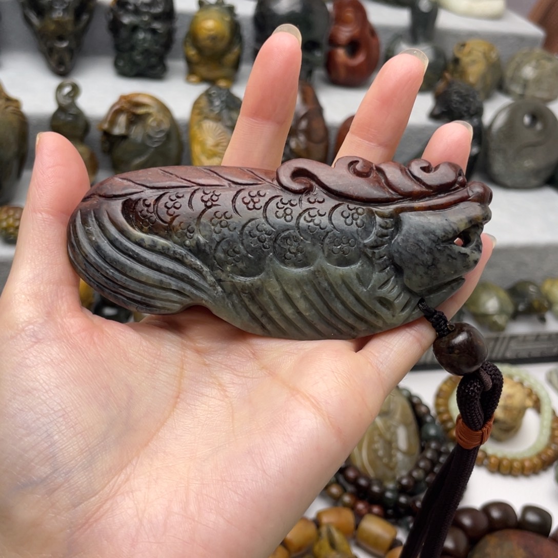 未镶嵌岫岩河磨玉（透闪石质玉）把件