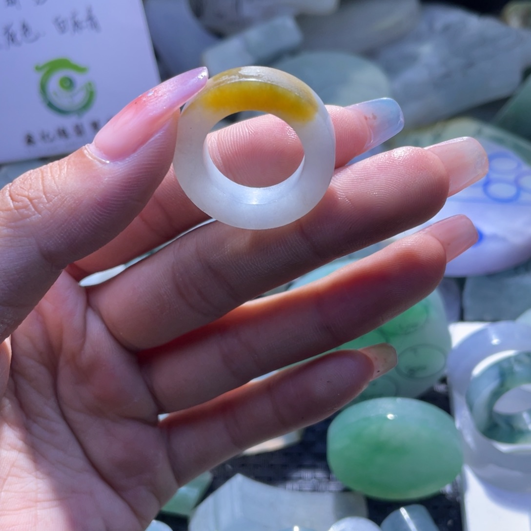 定制翡翠未镶嵌戒指