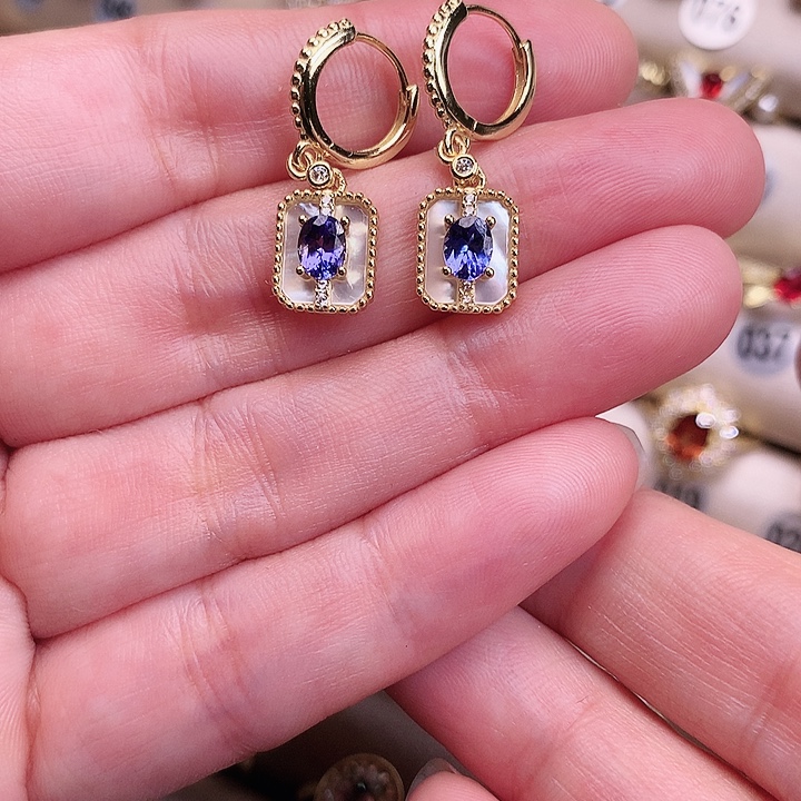 敏***樱耳饰坦桑石银S925镶嵌