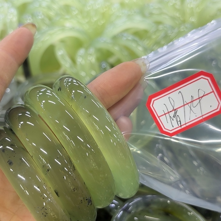 小***情蛇纹石玉未镶嵌岫玉手镯