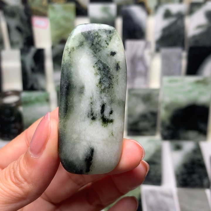 独山玉颈饰未镶嵌