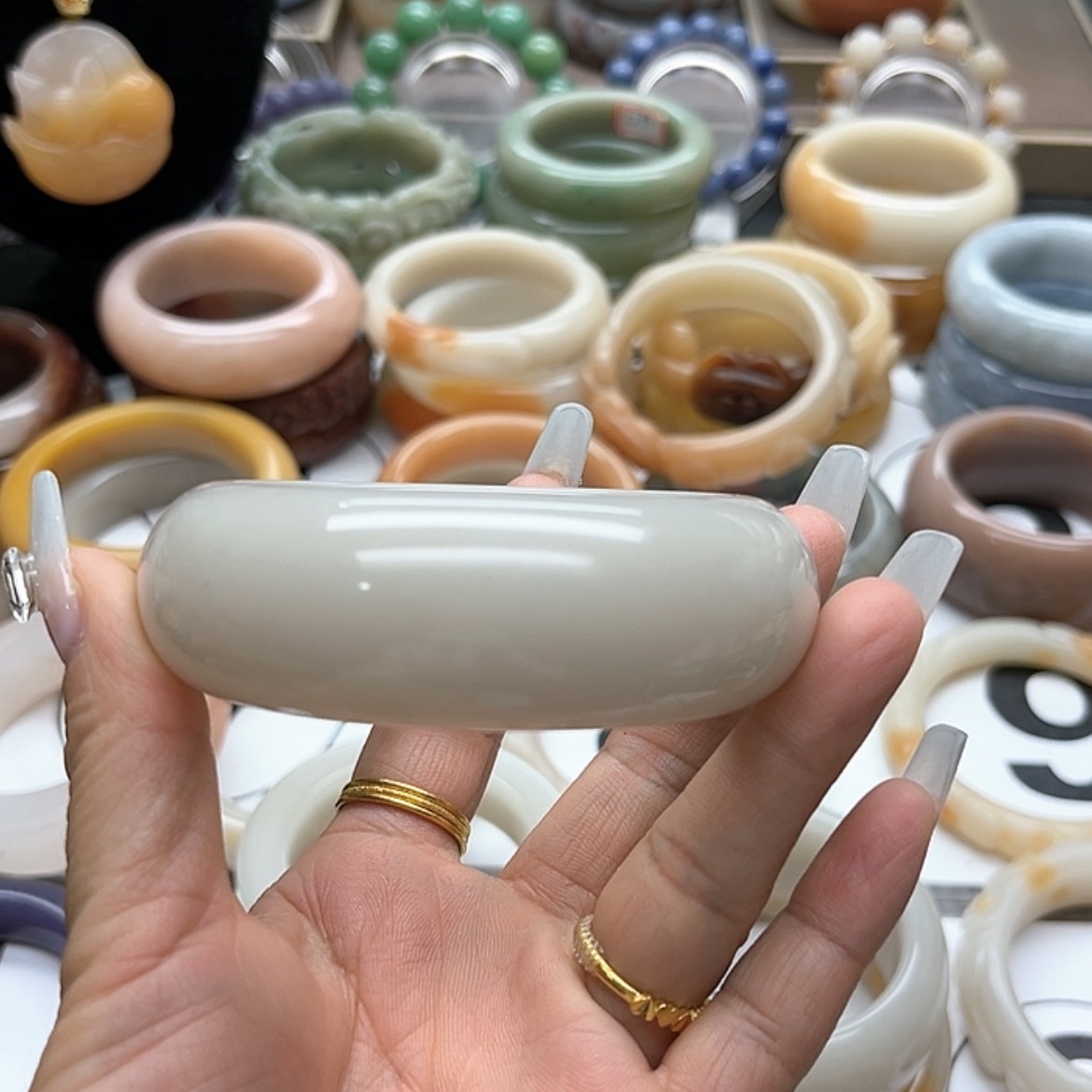 【闪购商品】石英质玉手镯未镶嵌小****9精品大白