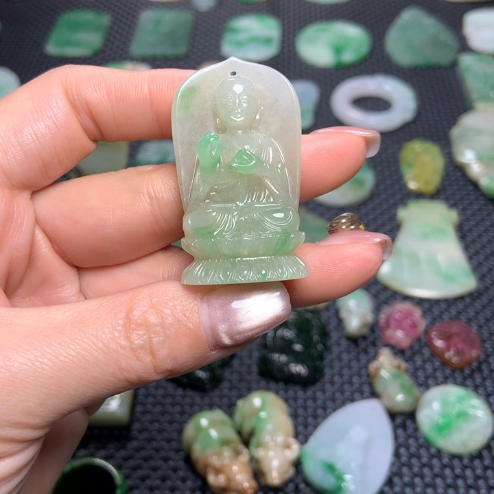 翡翠挂件未镶嵌?***n……