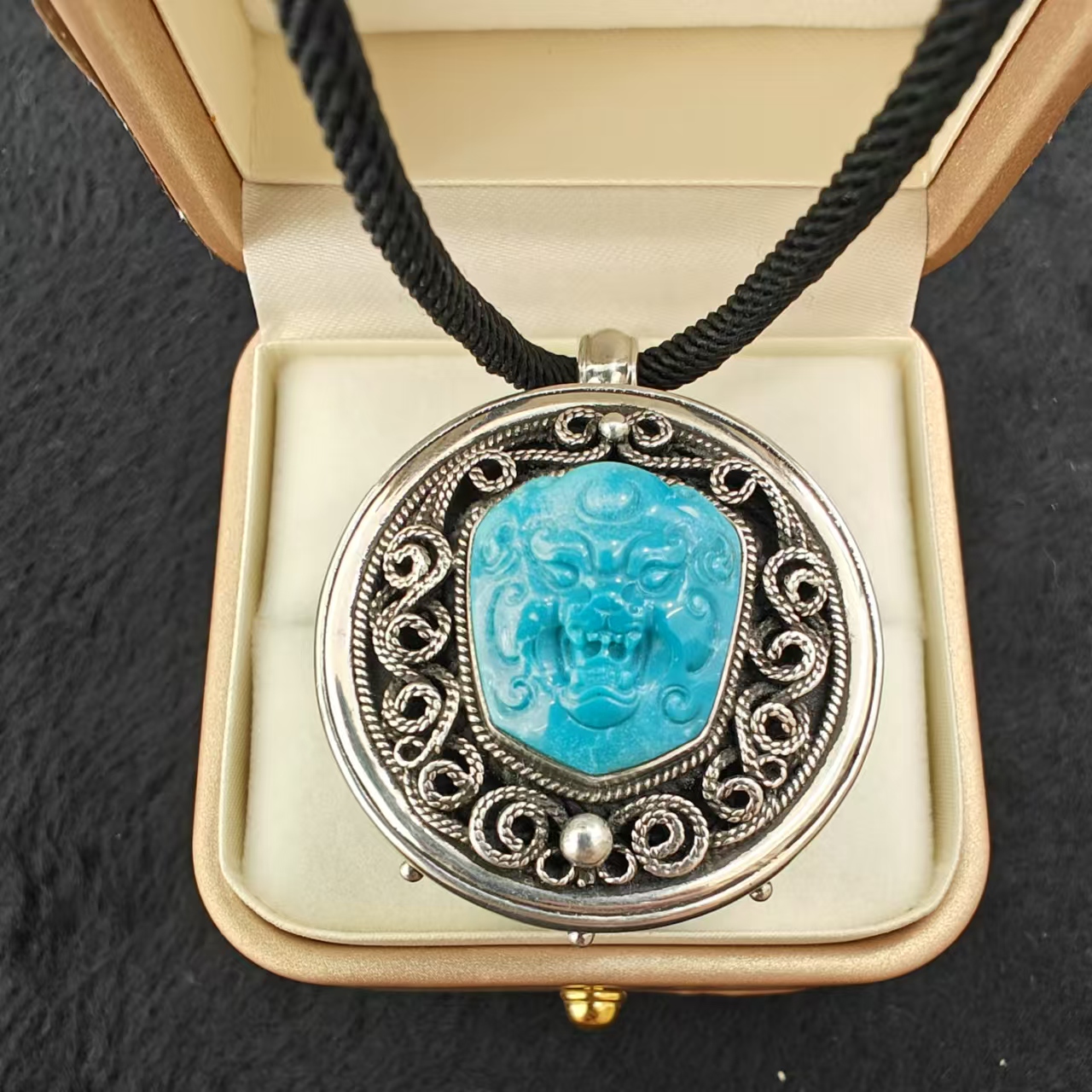 足银镶嵌松石吊坠