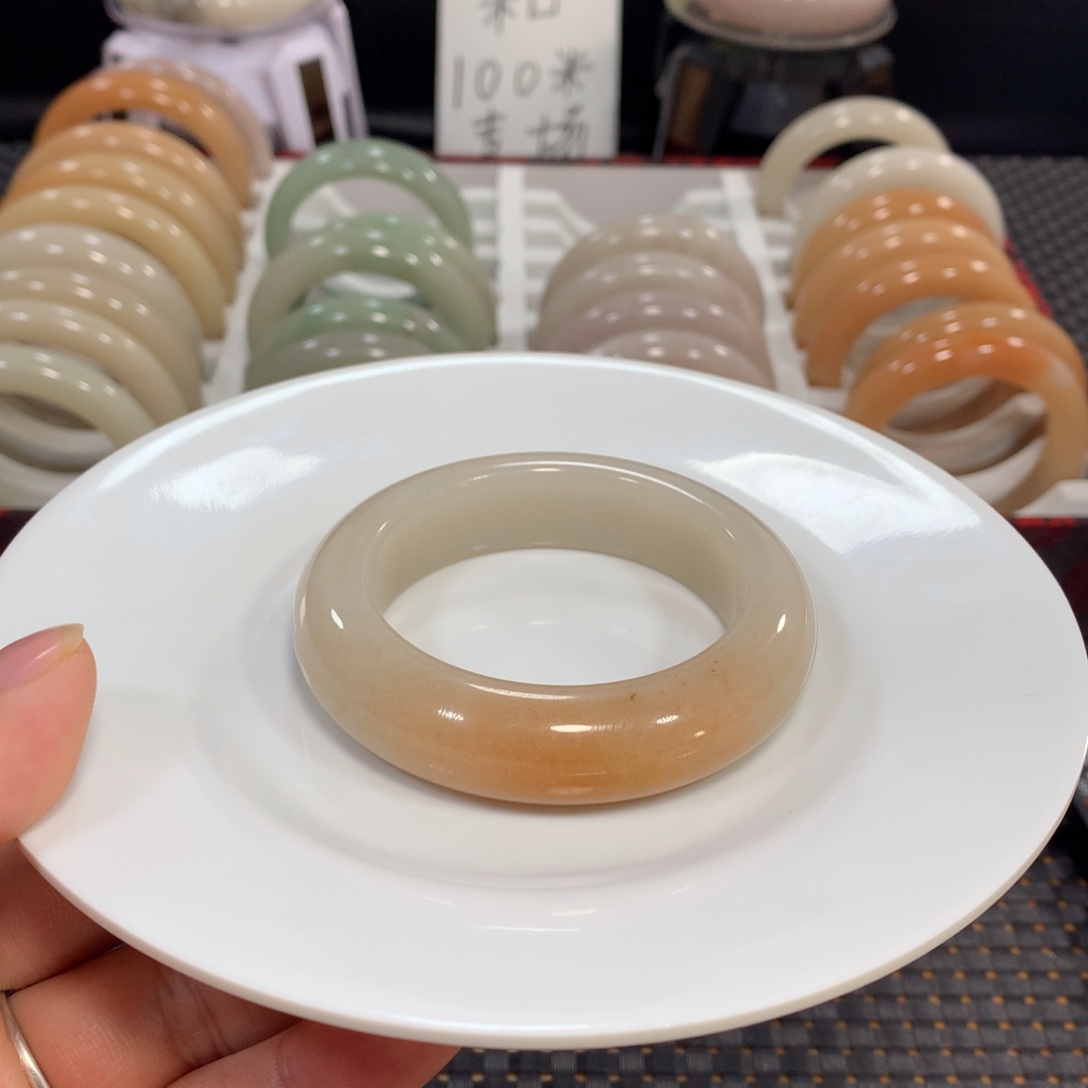 石英质玉（佘太翠）未镶嵌手镯51.8糖镯