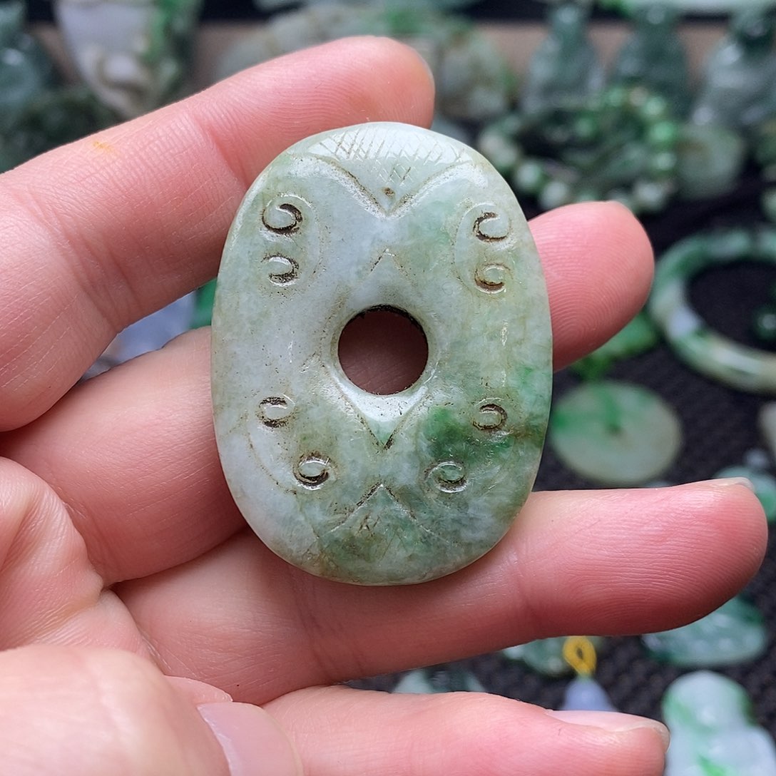 翡翠挂件未镶嵌缅甸天然翡翠玉壁