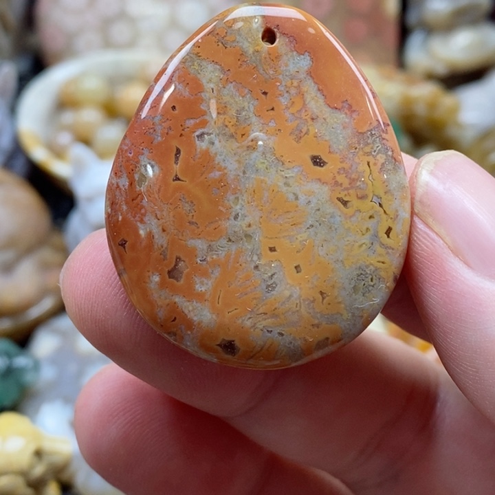 硅化珊瑚（珊瑚玉）颈饰未镶嵌