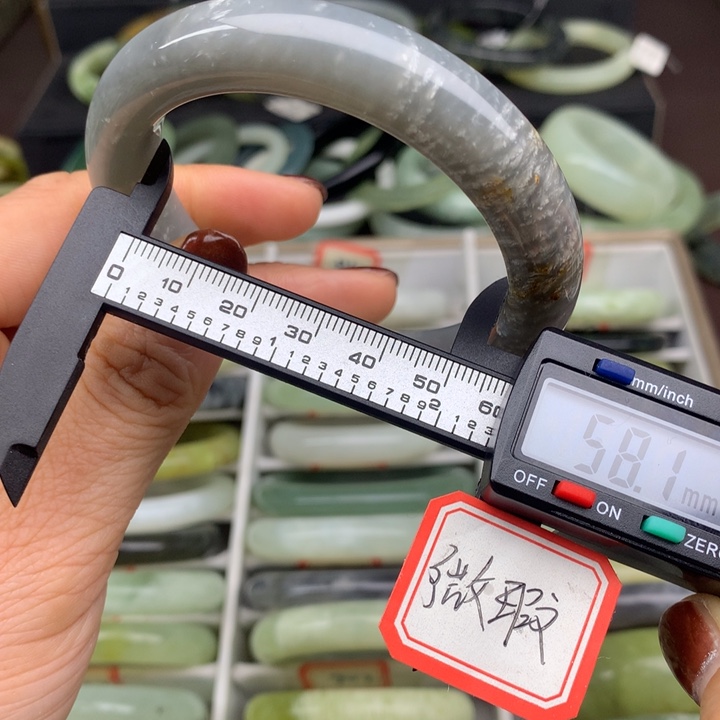 蛇纹石玉未镶嵌手镯891