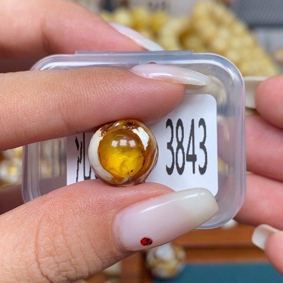 蜜蜡未镶嵌珠宝奇石3843