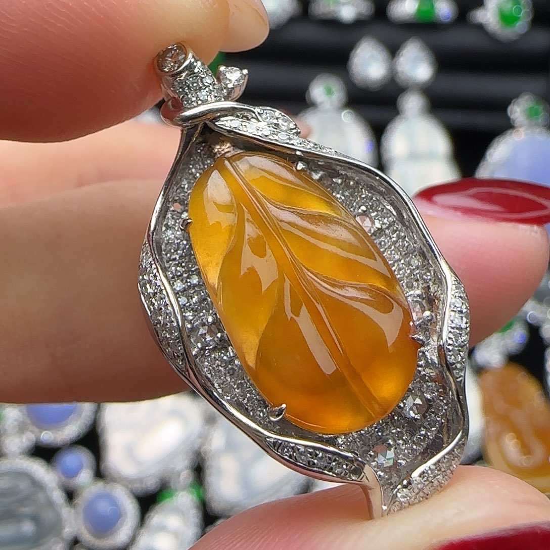 翡翠18K金镶嵌颈饰天然翡翠