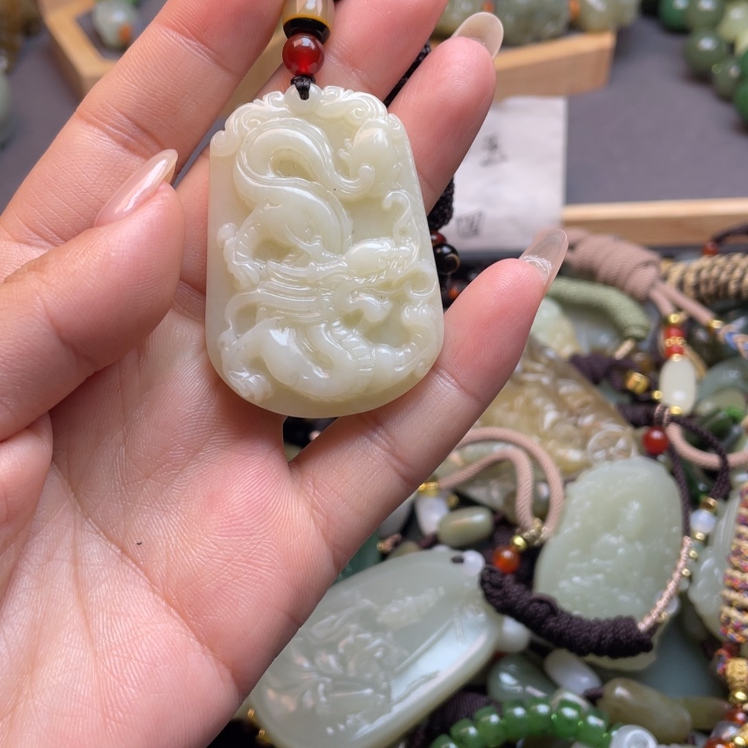 和田玉颈饰未镶嵌