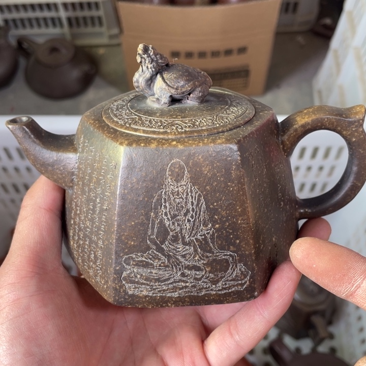 老厂紫砂壶一件。